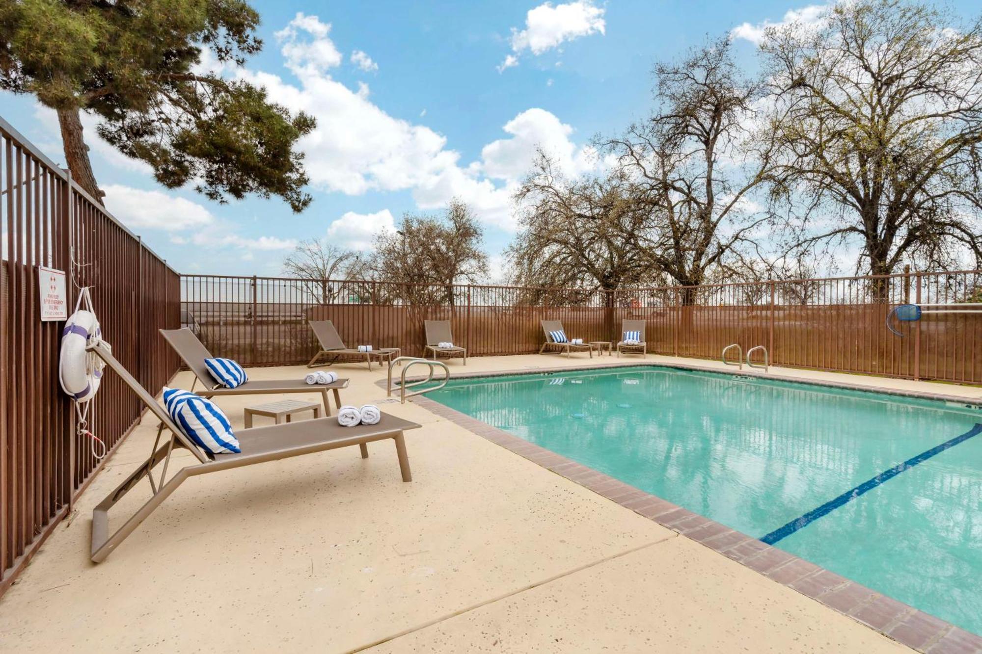 Best Western Visalia Hotel Экстерьер фото