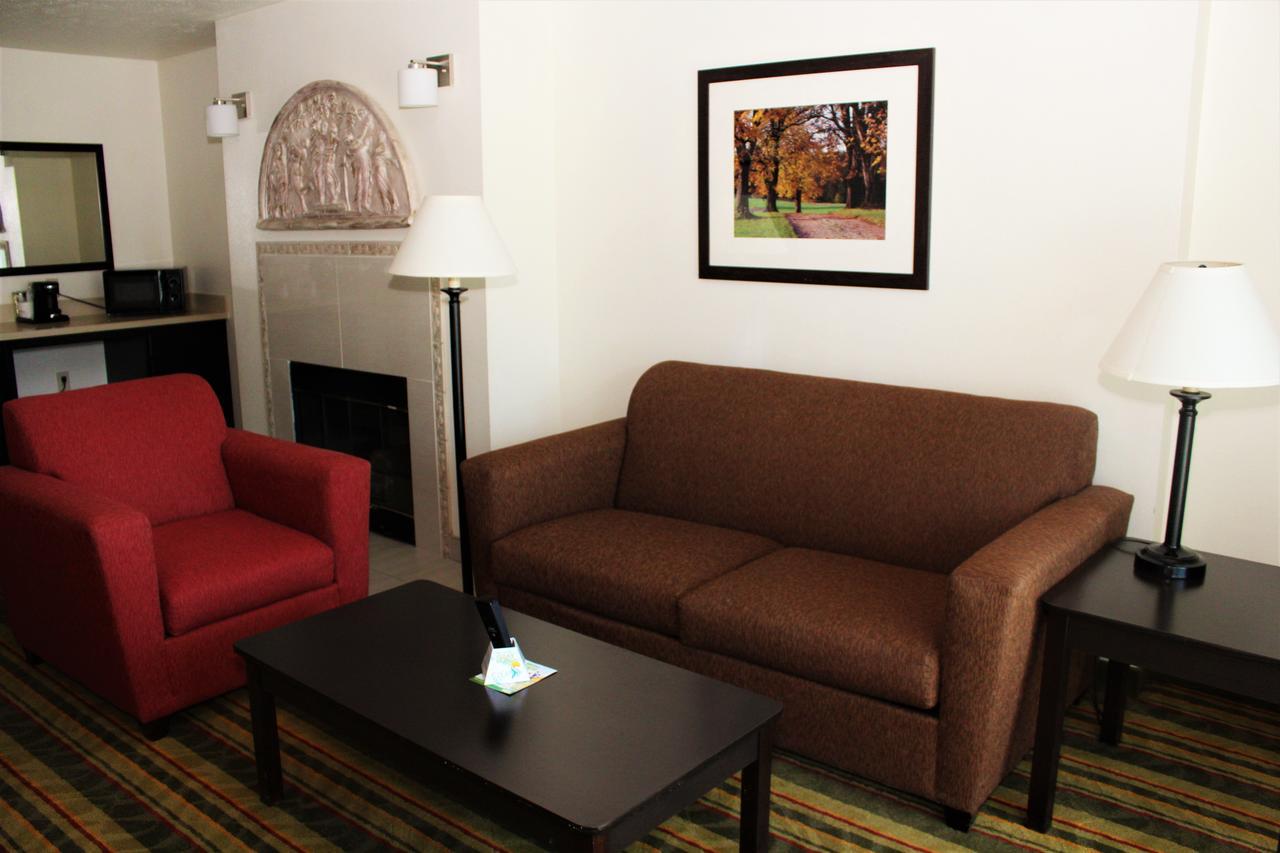 Best Western Visalia Hotel Экстерьер фото